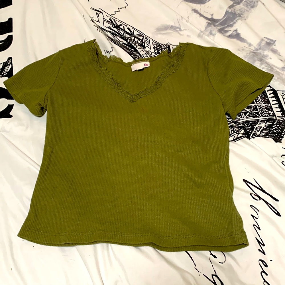 Green so lace tee cropped